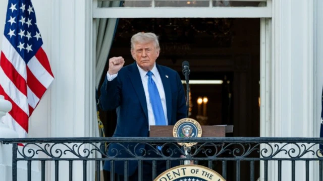 Donald Trump prohibió el ingreso de ciudadanos de 12 países y restringió a otros 7