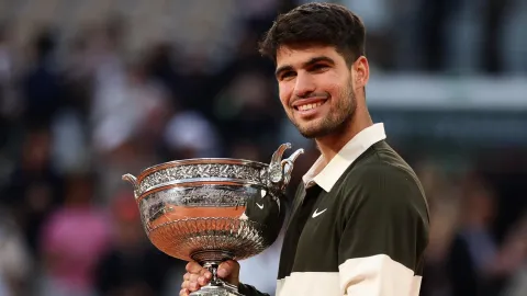 Carlos Alcaraz se consagró bicampeón de Roland Garros tras vencer a Jannik Sinner en una final histórica