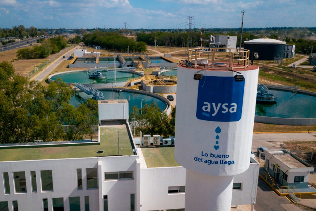 El Gobierno autorizó los cortes de suministro de AySA por falta de pago, mientras avanza la privatización