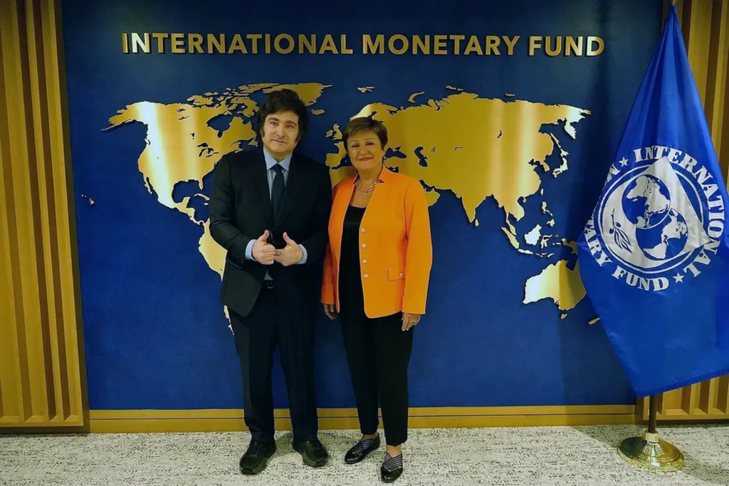El FMI aprobó la primera revisión del acuerdo con la Argentina