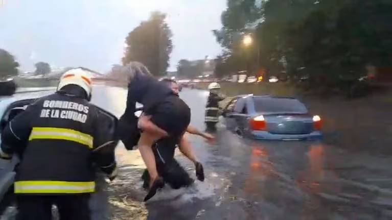Los dramáticos testimonios de la inundación en la General Paz: “Nos estábamos ahogando dentro del auto”