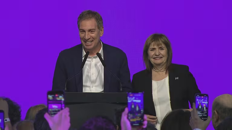 En compañía de Bullrich, Santilli celebró el triunfo en comicios y reconoció: “Nunca pensé estar hoy acá”