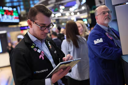 Suben fuerte las acciones argentinas en Wall Street tras el triunfo del Gobierno
