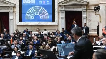 Nuevo revés para el Gobierno: la oposición aprobó en Diputados la ley para frenar los DNU de Javier Milei